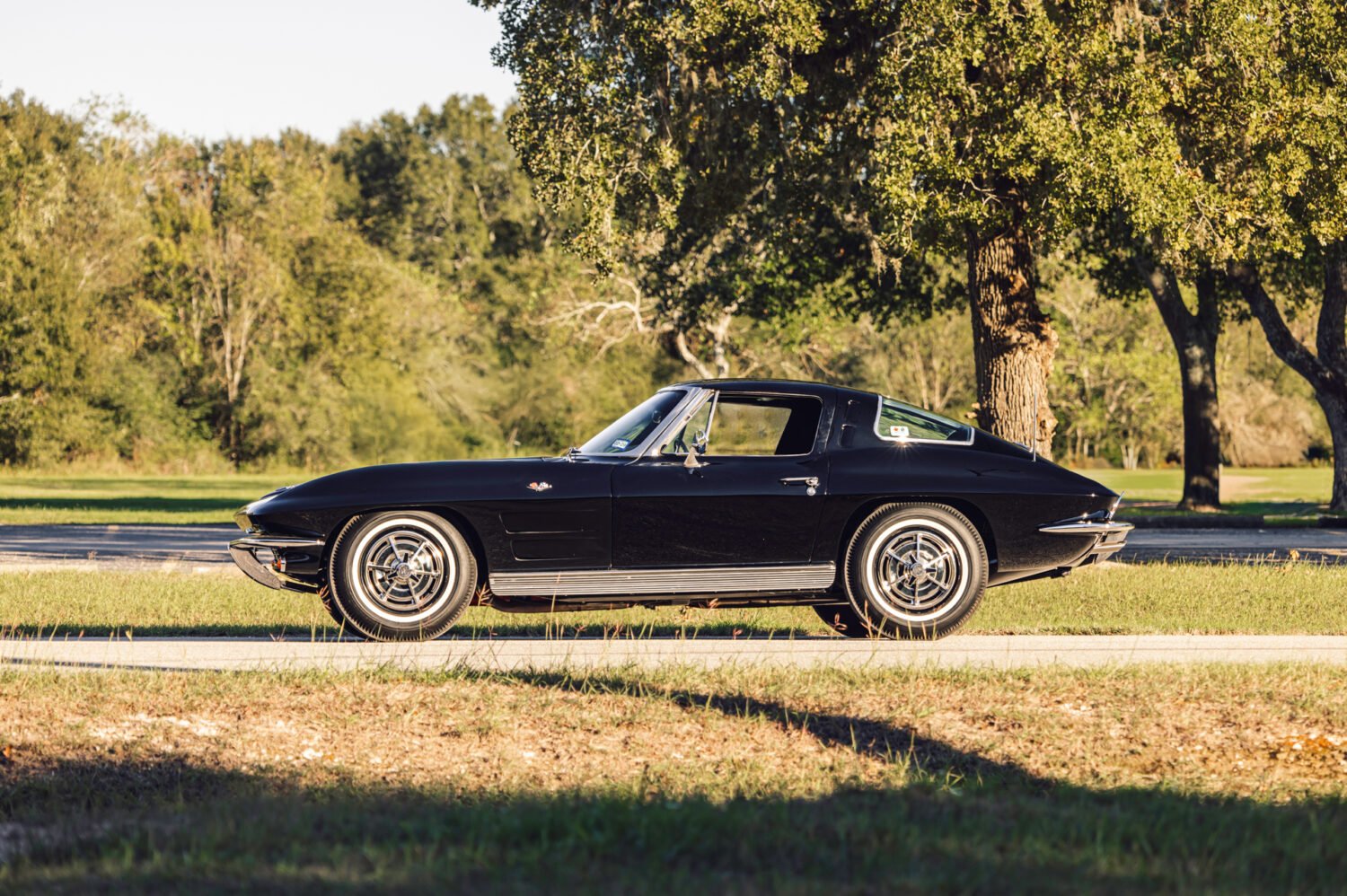 1963_chevrolet_corvette-coupe_1963Vette010-95461