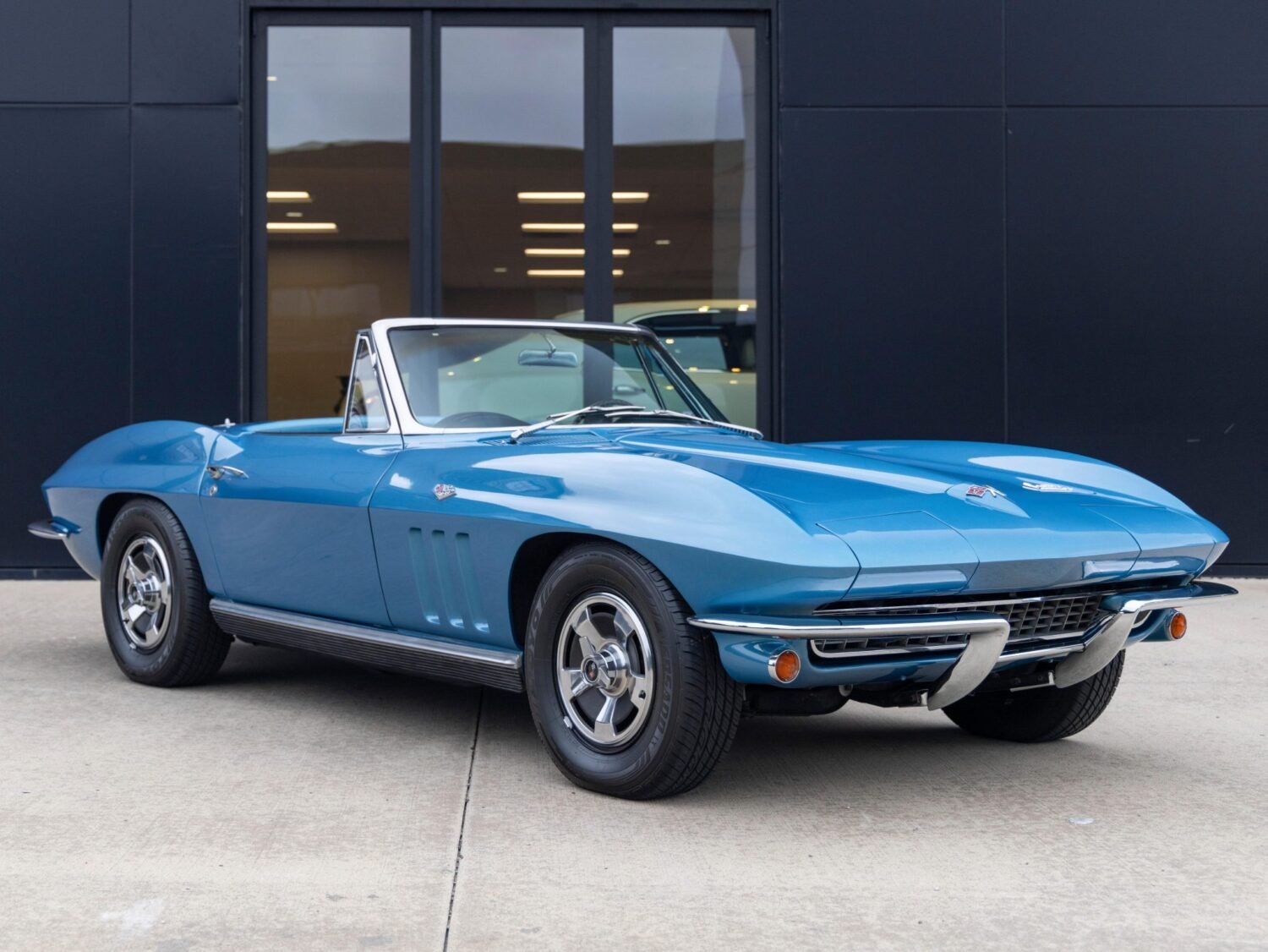 1966_chevrolet_corvette-convertible_U4A9510-57825-scaled