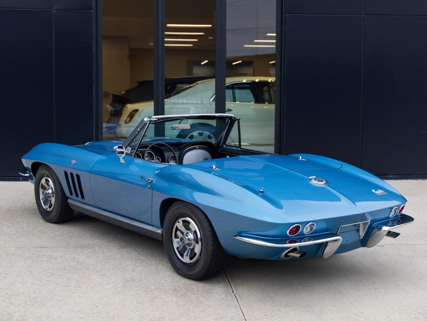 1966_chevrolet_corvette-convertible_U4A9622-56070-scaled